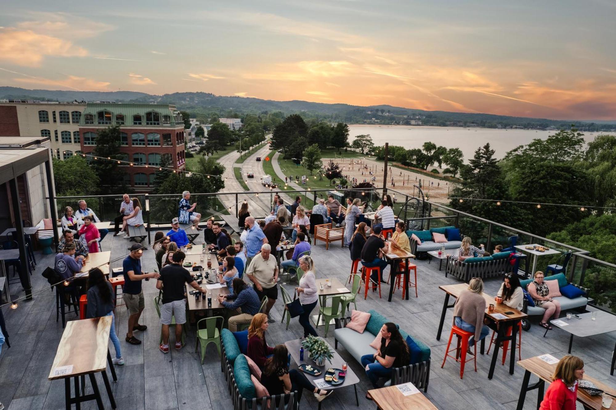Hotel Indigo Traverse City By Ihg Luaran gambar